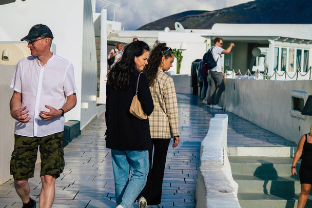 Santorini, Oia, Greece - October 18, 2021 Crowd of tourists visiting the famous perched town of Oia during the coronavirus epidemic hitting Greece, wearing a mask in the street is not mandatory - Foto, Bild