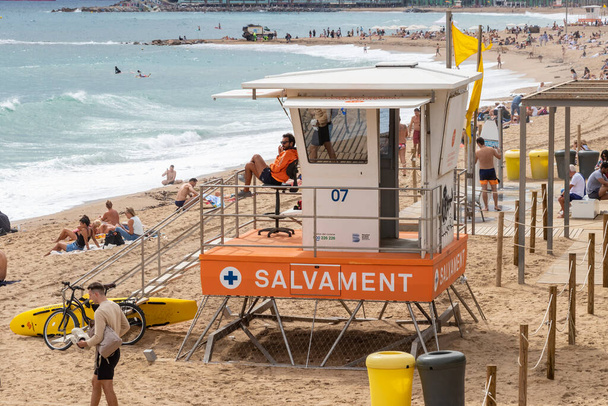 Barcelona, Spain - September 24, 2021: Lifeguard post on Barceloneta beach, Barcelona, Catalonia, Spain - Foto, afbeelding