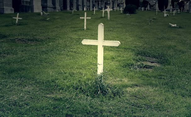 Λεπτομέρεια παλαιού τάφου σε νεκροταφείο στην Ισπανία, χριστιανική παράδοση - Φωτογραφία, εικόνα