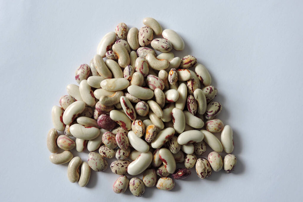 近くにカラフルな豆の種の山 - 写真・画像