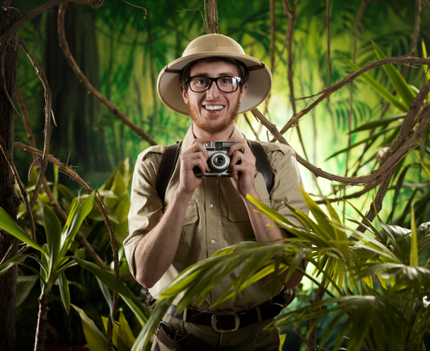 młody fotograf w dżungli - Zdjęcie, obraz