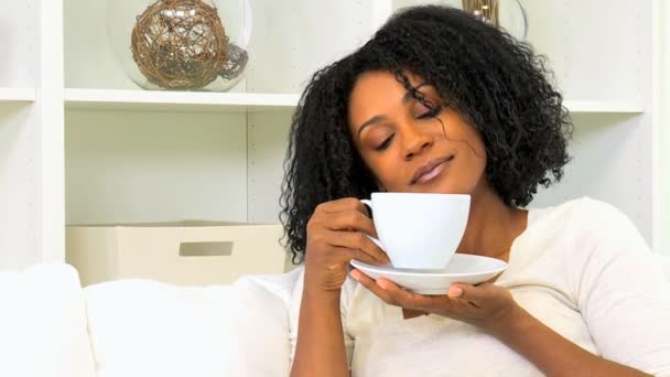 African American woman drinking coffee - Πλάνα, βίντεο