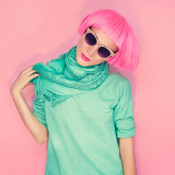 Fashion glamor girl on a pink background wall. urban style - Foto, immagini