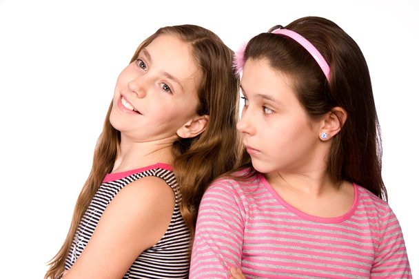 Dos chicas de diez y once años soñando
 - Foto, imagen