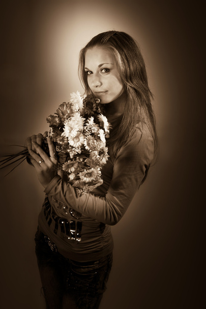 portrét jemná a krásná dívka s partou květ - Fotografie, Obrázek