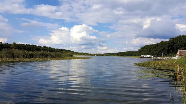 Iidyllic Granzower Moeschen) - озеро в районі озера Мекленбург, Мекленбург-Західна Померанія, Німеччина. - Фото, зображення
