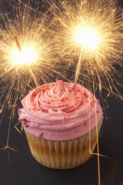 A cupcake with sparklers - Foto, imagen