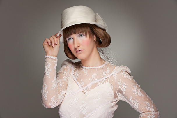 retrato de mujer en sombrero
 - Foto, imagen
