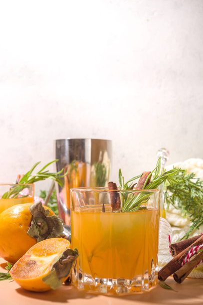 Miniatura Vodka Naranja cóctel en un vaso largo 