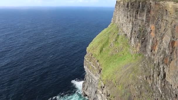 Doolin, County Galway, İrlanda - 17 Eylül 2021: Güney Patikası 'ndan Moher Kayalıklarına Genel Bakış - Video, Çekim