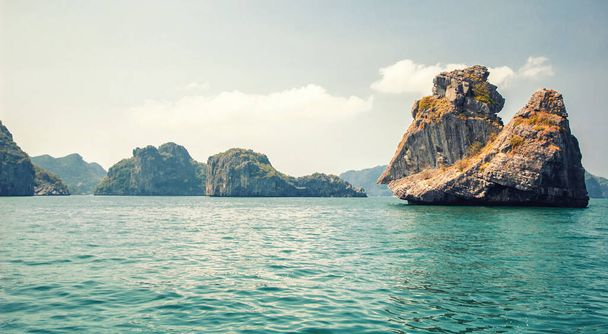 Ang Thong Marine National Park on 42 upean saaren saaristo lähellä Ko Samuita, Ko Taota ja Ko Phan-Ngania Thaimaanlahdella.. - Valokuva, kuva
