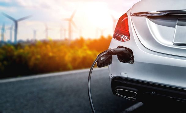 グリーンエネルギーとエコパワーをコンセプトとした電気自動車用EV充電ステーション - 写真・画像