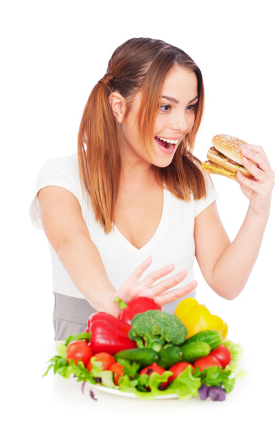 Mujer con sabrosas hamburguesas y verduras
 - Foto, imagen