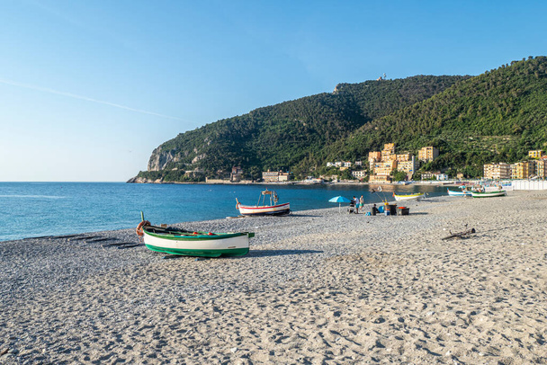Noli, Italia - 07-07-2021: La característica playa de pescadores en Noli - Foto, imagen