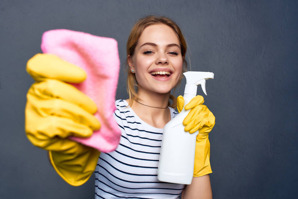 woman cleaning of the apartment provision of services - Zdjęcie, obraz