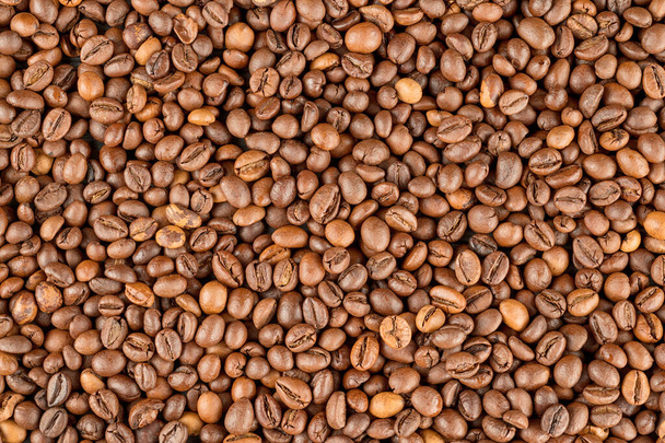 Raw coffee beans covered surface close up. Background and texture - Фото, изображение