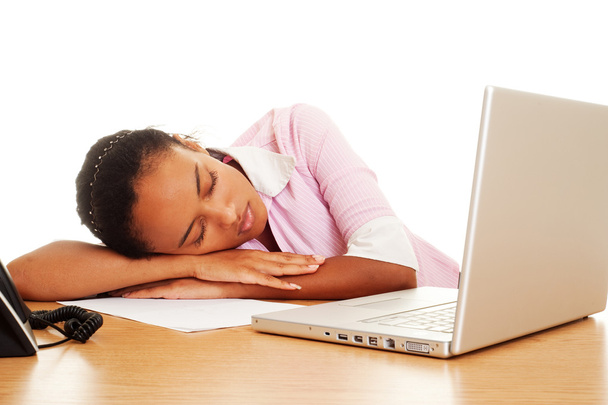 İşyerinde uyuyan yorgun kadın - Fotoğraf, Görsel