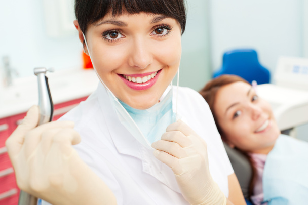 Mooie arts met een tandarts van boor - Foto, afbeelding