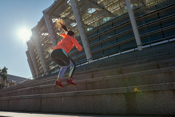 Sporty fit millennial girl in sportswear workout outdoors - Foto, afbeelding