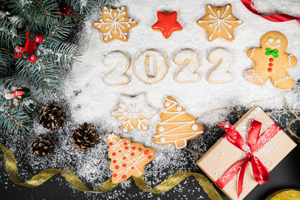 Szilveszter 2022 ünnepek összetétele hó háttér - Fotó, kép