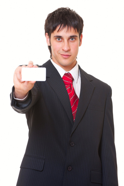 Улыбающийся бизнесмен показывает визитку
 - Фото, изображение