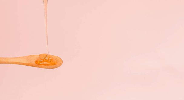 close up honey pouring spoon - Φωτογραφία, εικόνα