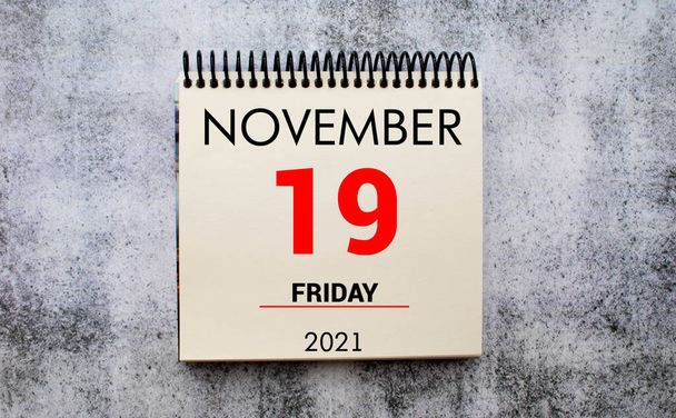 Guardar la fecha escrita en un calendario - 19 de noviembre - Foto, Imagen