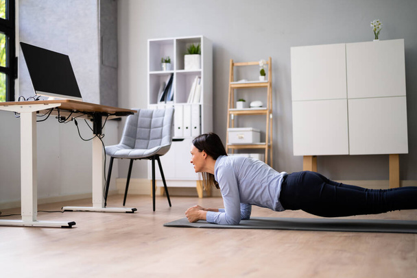 Woman Doing Office Plank Exercise Workout Training - Foto, immagini