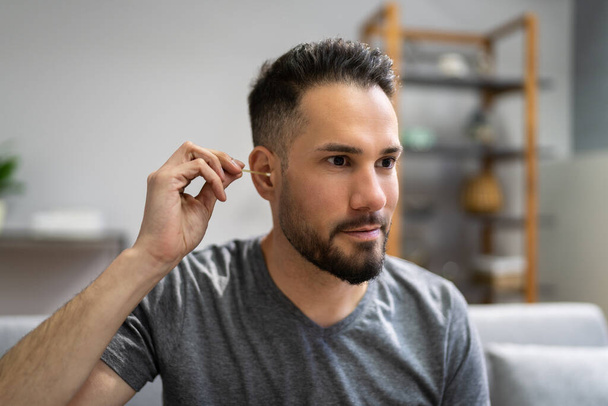 Ear Cleaning Health Hygiene. Man Using Cotton Swab - Foto, immagini