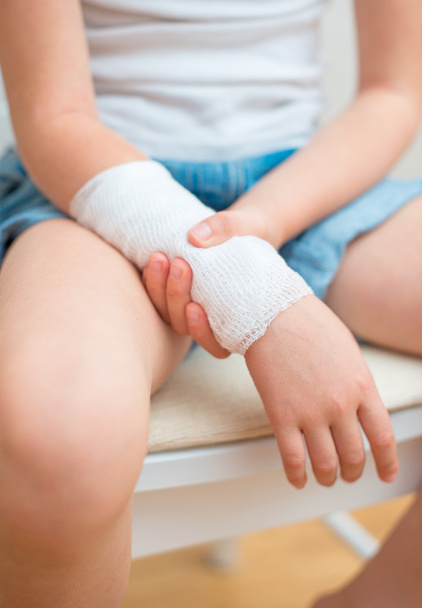 Child arm with gauze bandage on it. - 写真・画像
