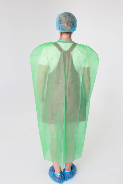 Одноразовая медицинская униформа защищает от вирусов и бактерий - Фото, изображение