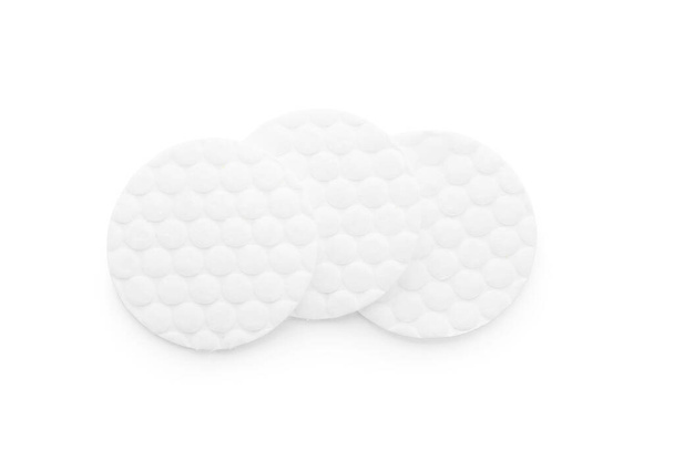 白い背景にきれいな綿のパッド - 写真・画像