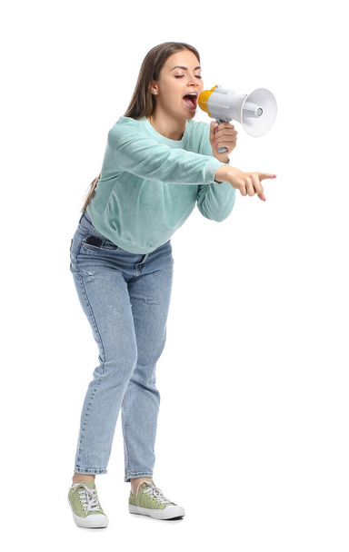 Молода жінка кричить на мегафон на білому тлі
 - Фото, зображення