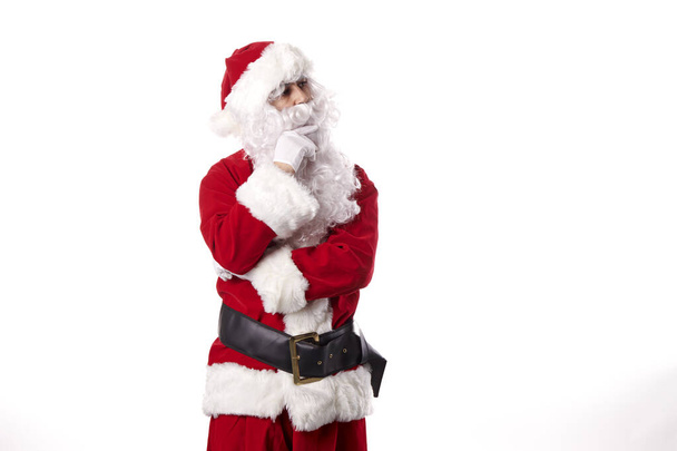 Santa Claus haciendo gestos sobre un fondo blanco - Foto, Imagen