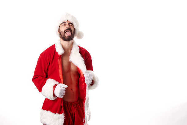 Joulupukin kehonrakentaja keuliminen hänen urheilullinen elin valkoisella taustalla - Valokuva, kuva