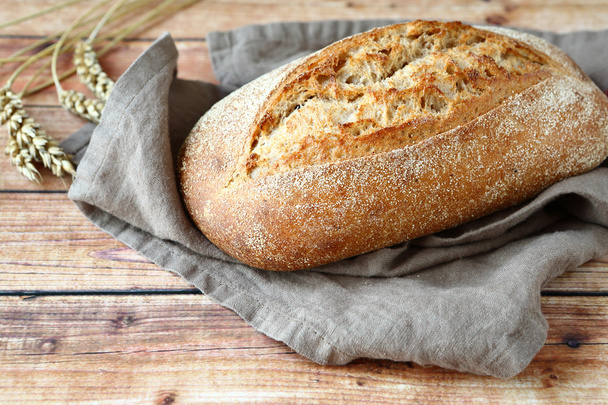 loaf of bread on wooden background - Foto, Imagen