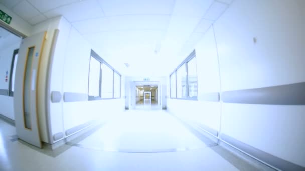 chodby moderní zdravotní kliniky široký úhel - Záběry, video