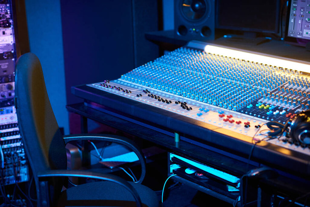 Configuração do módulo de som para ao vivo ou estúdio - Foto, Imagem