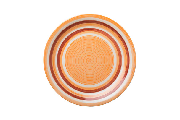 Plaque ronde en céramique orange isolée sur fond blanc. Vue du dessus. - Photo, image