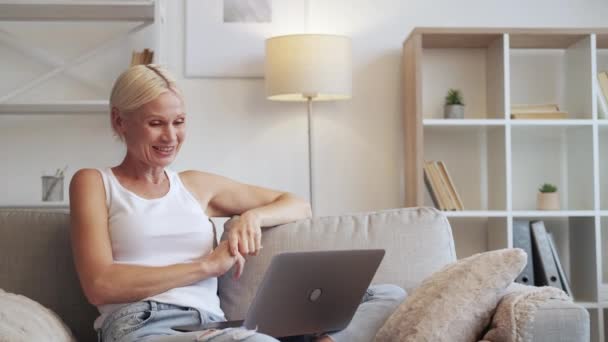 online communication home video chat mature woman - 映像、動画