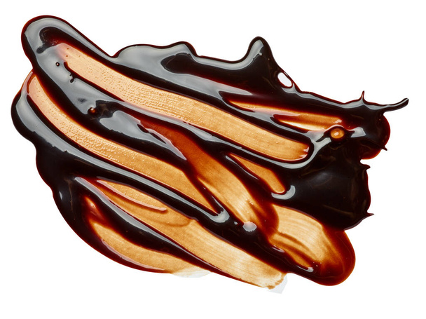 Çikolata lekeli flek yiyecekler tatlı şurubu sıvı damlalar dökülen pislik eriyip gidiyor - Fotoğraf, Görsel