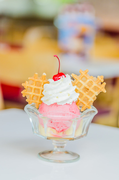 мороженое с мороженым - Фото, изображение
