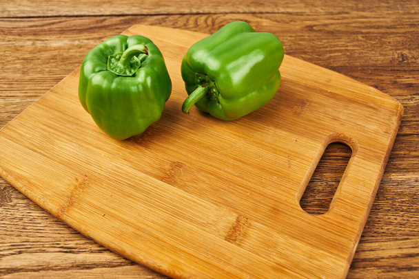 pepper cutting board vegetables healthy food ingredients - Fotografie, Obrázek