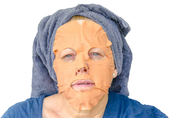 žena s obličejovou maskou - Fotografie, Obrázek