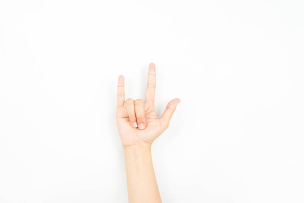 жест рукой, который обычно используется для обозначения жанра рока или металла. коллекция языка жестов с помощью жестов рук. - Фото, изображение