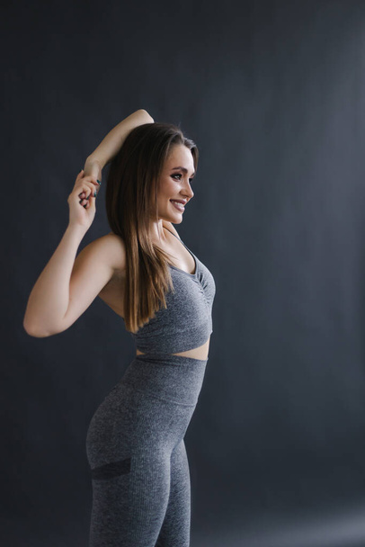 portrait of a beautiful young woman with a healthy body on  background - Foto, afbeelding