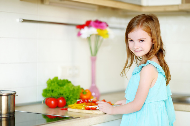 girl helping  mother in   kitchen - Fotografie, Obrázek