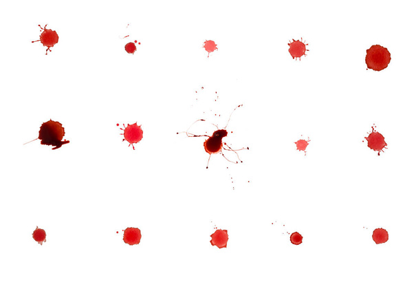 Sangue realista isolado em fundo branco. Gotas de sangue e salpicos de uma coleção de 15 partes - Vetor, Imagem