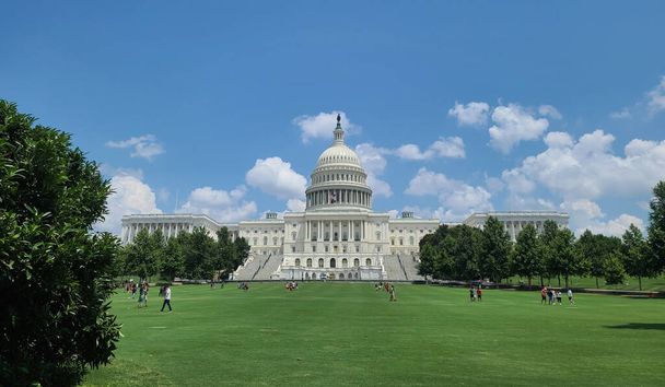 Panorama pohled na západní fasádu budovy Capitol ve Spojených státech, na Capitol Hill ve Washingtonu DC, USA. - Fotografie, Obrázek