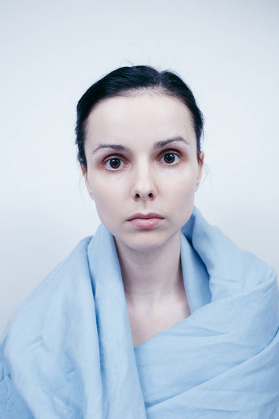 woman in blue, white background - Zdjęcie, obraz